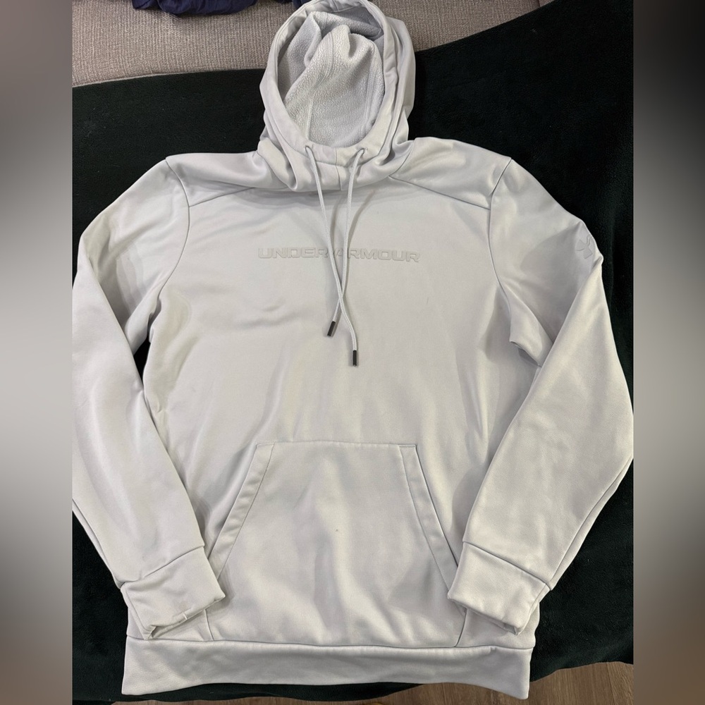 Under Armour LIGHT GRAY hoodie. LIKE NEW!